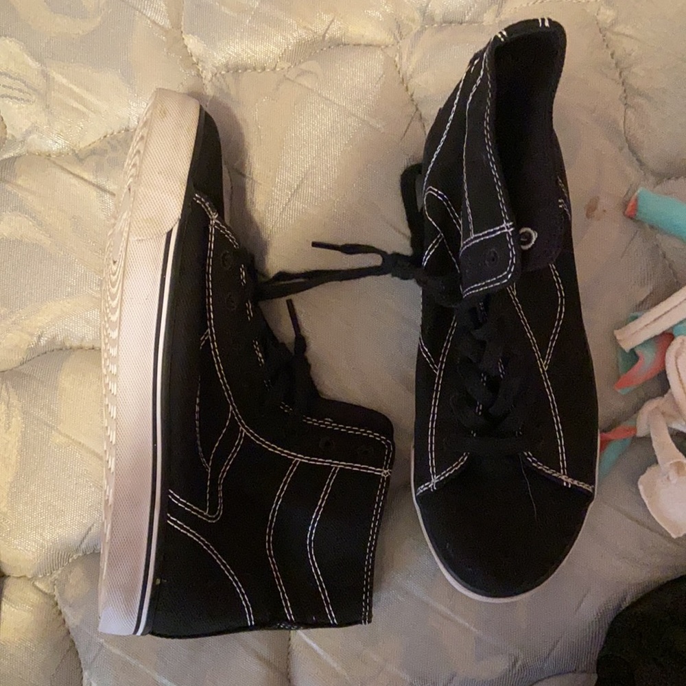 Shoes - Picture 5 of 5